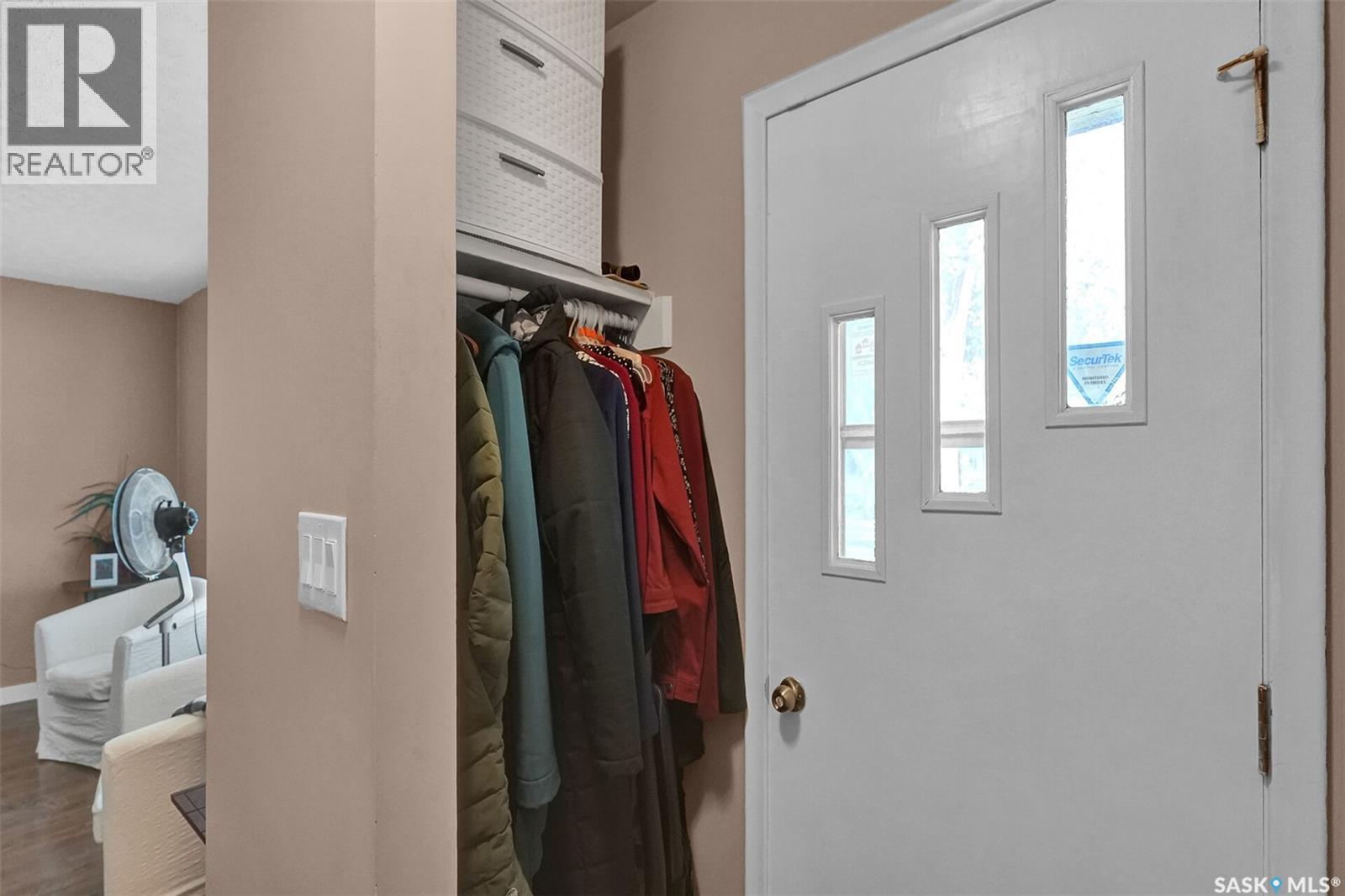 Photo 6 of 258 Froom Crescent, Regina SK