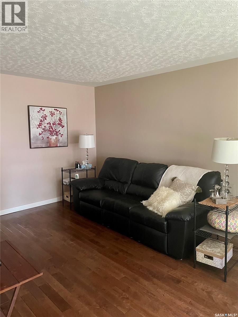 Photo 9 of 258 Froom Crescent, Regina SK