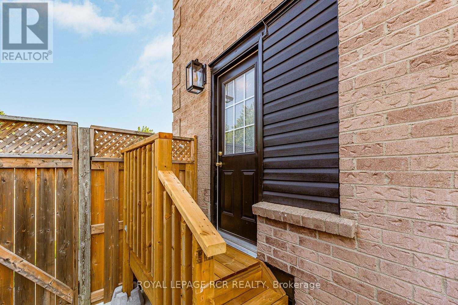 Photo 33 of 44 Fountainbridge Drive, Caledon ON