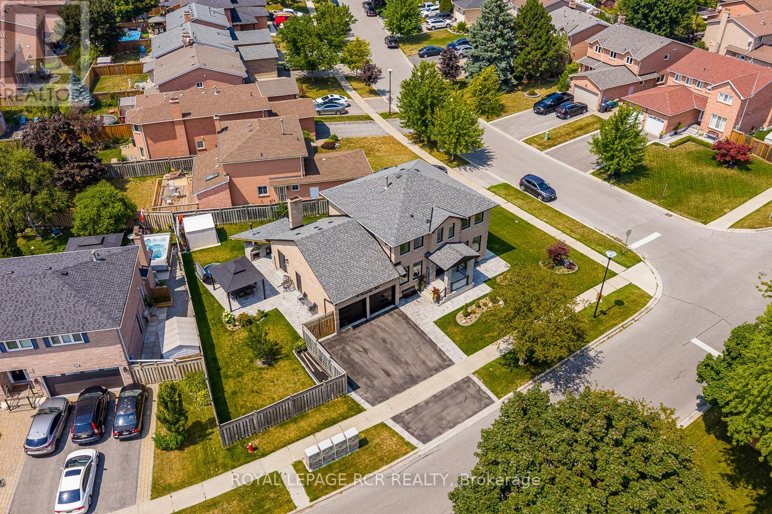 Photo 8 of 44 Fountainbridge Drive, Caledon ON