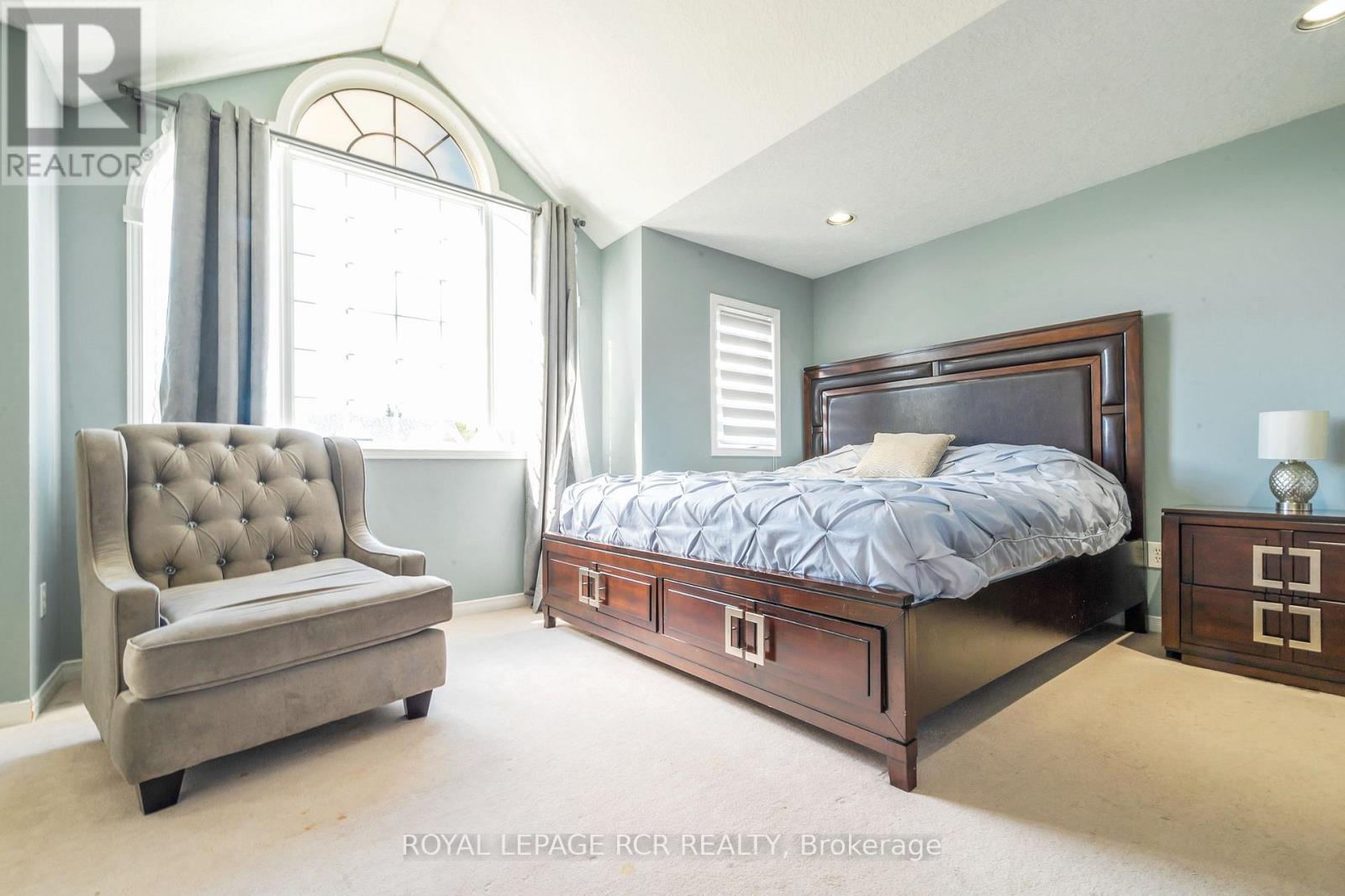Photo 40 of 71 Hunter Road, Orangeville ON