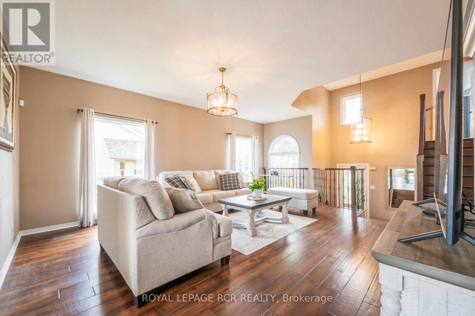 Photo 9 of 71 Hunter Road, Orangeville ON