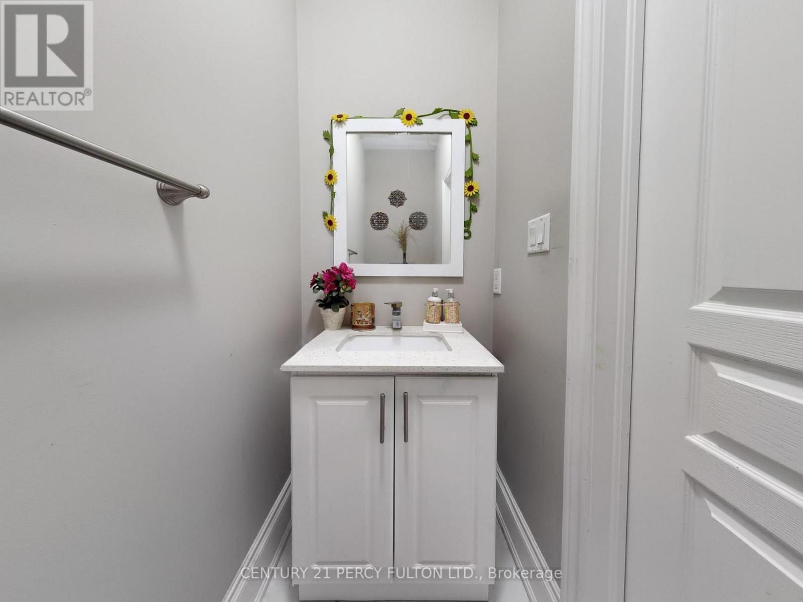 Photo 26 of 96 Humberstone Crescent, Brampton ON