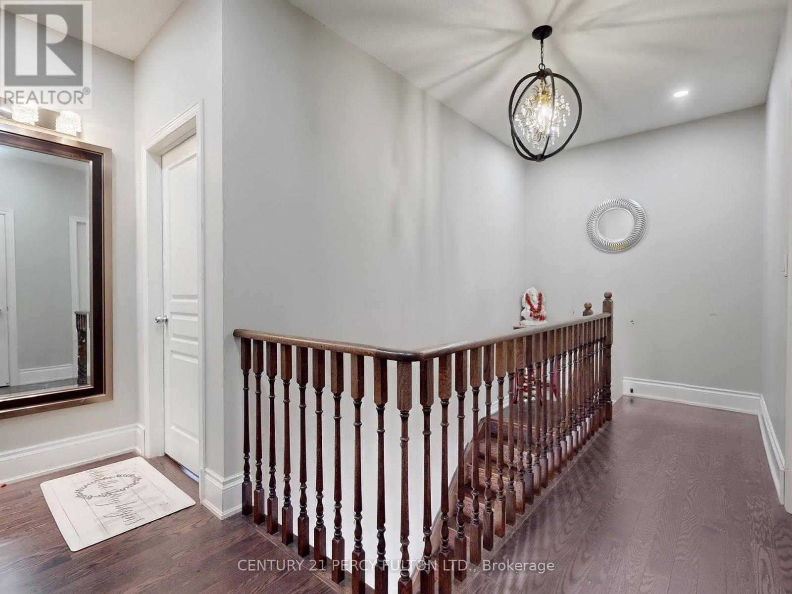 Photo 12 of 96 Humberstone Crescent, Brampton ON