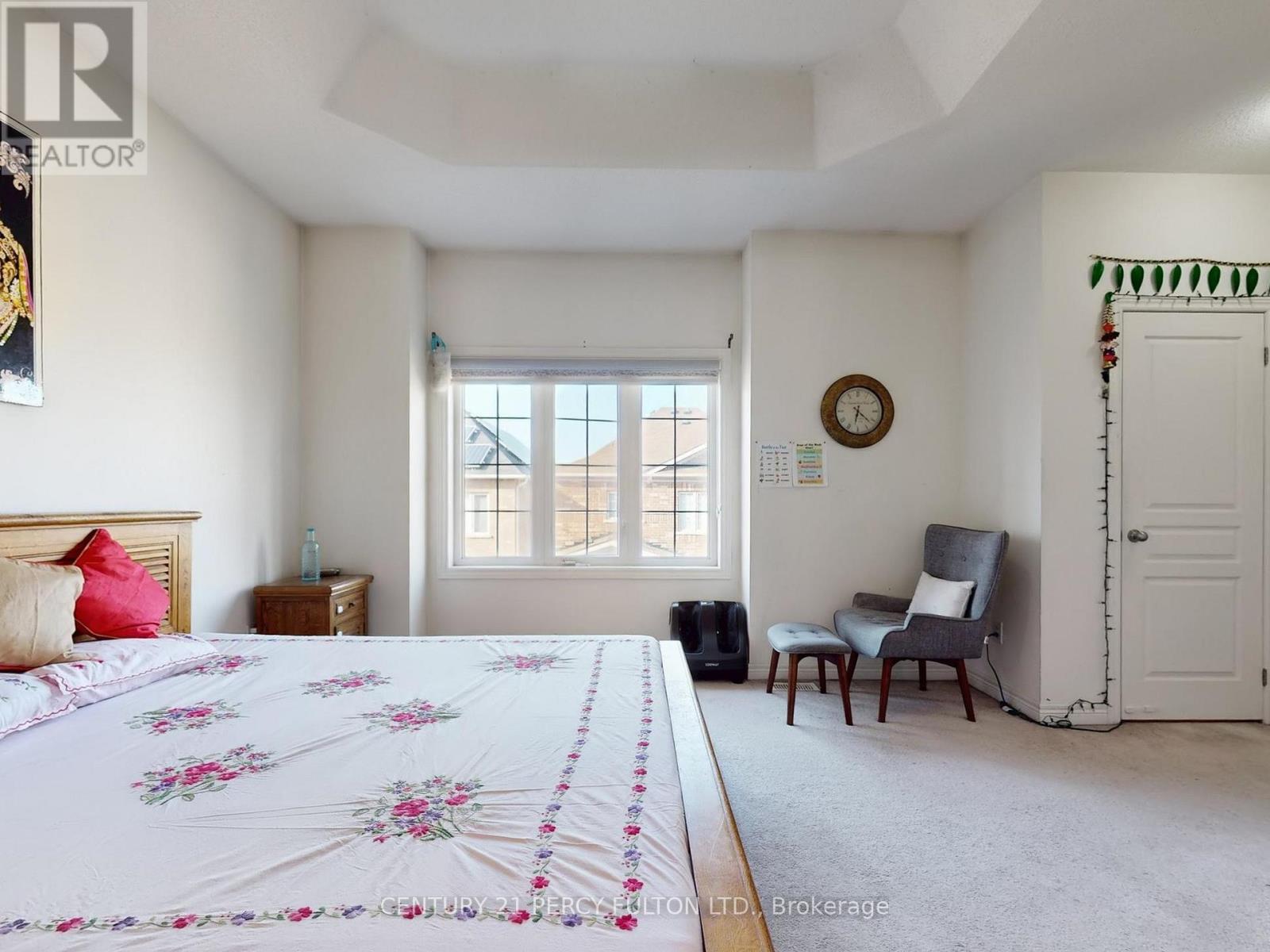 Photo 2 of 96 Humberstone Crescent, Brampton ON