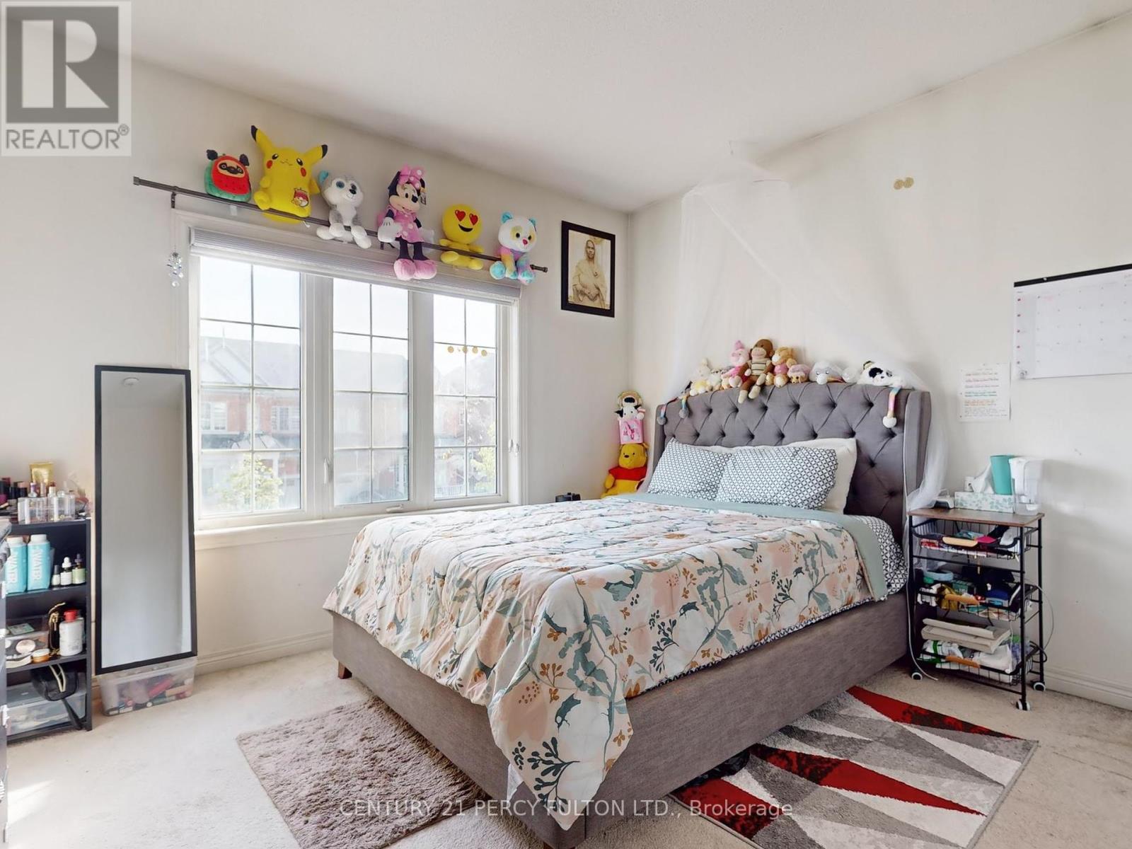 Photo 5 of 96 Humberstone Crescent, Brampton ON
