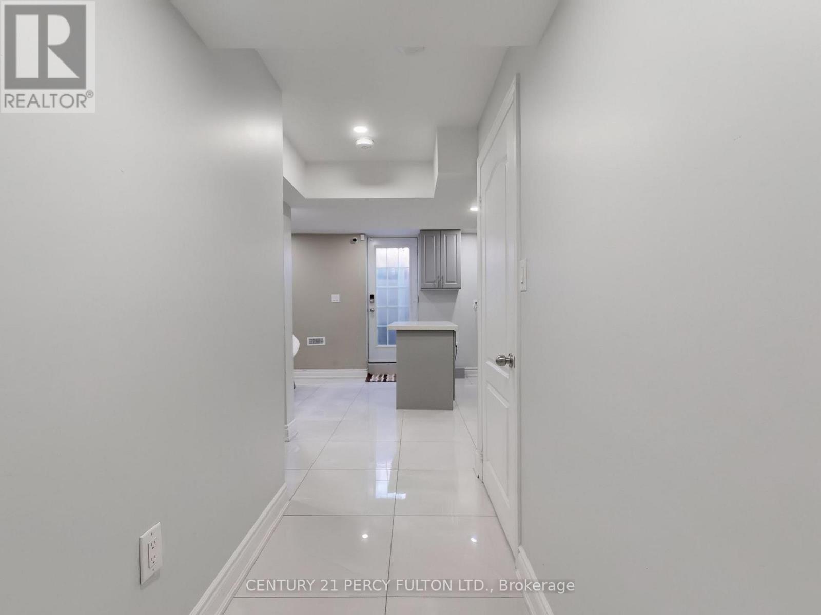 Photo 19 of 96 Humberstone Crescent, Brampton ON