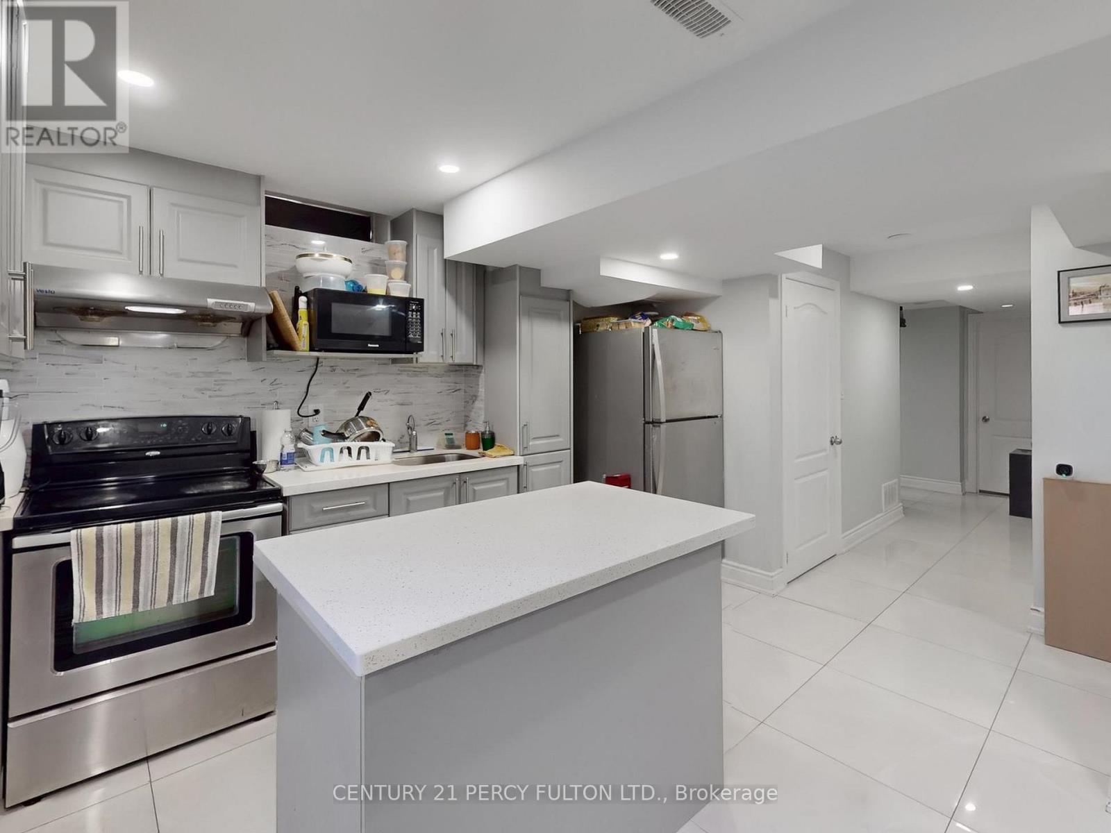 Photo 15 of 96 Humberstone Crescent, Brampton ON