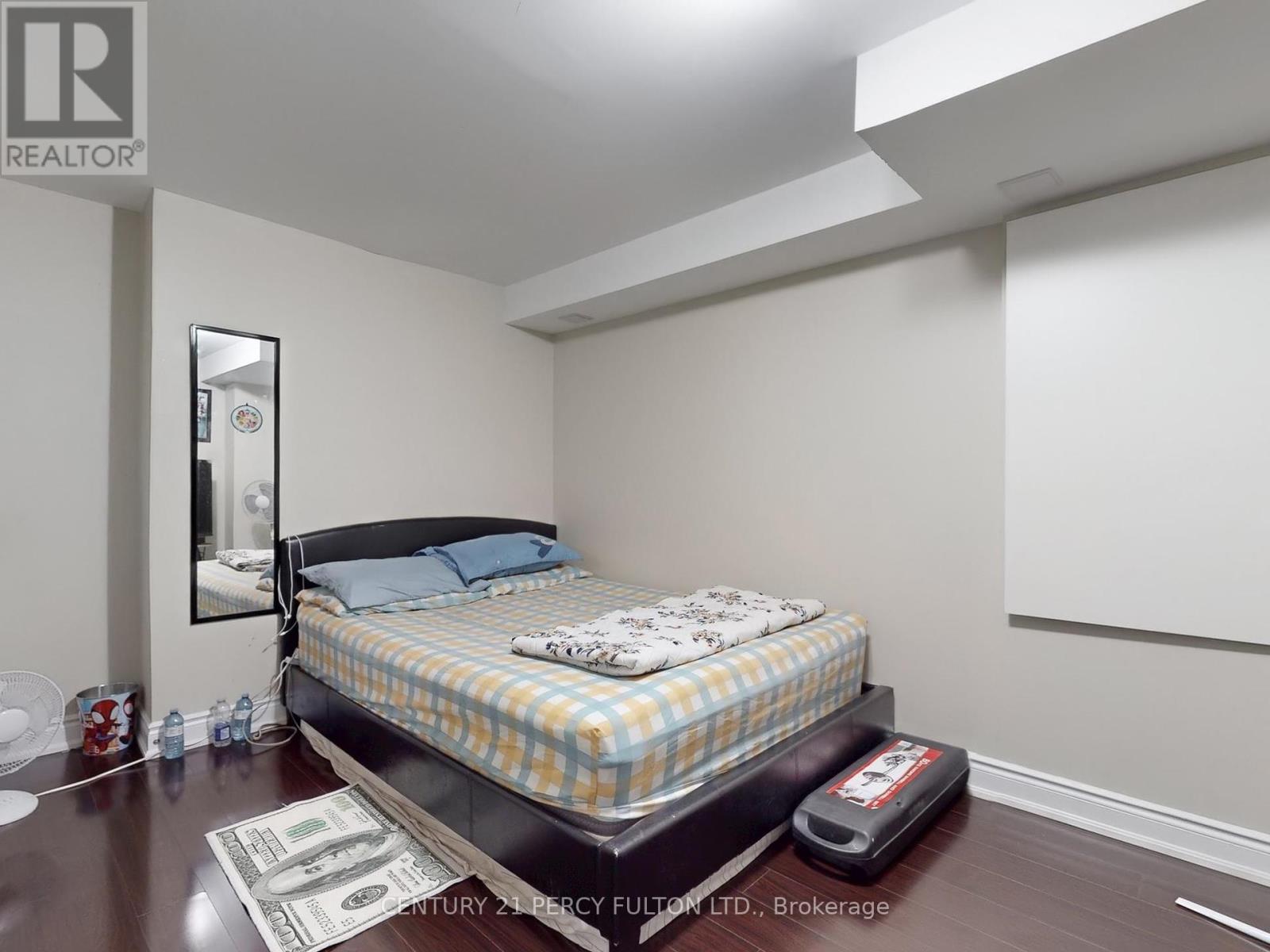 Photo 9 of 96 Humberstone Crescent, Brampton ON