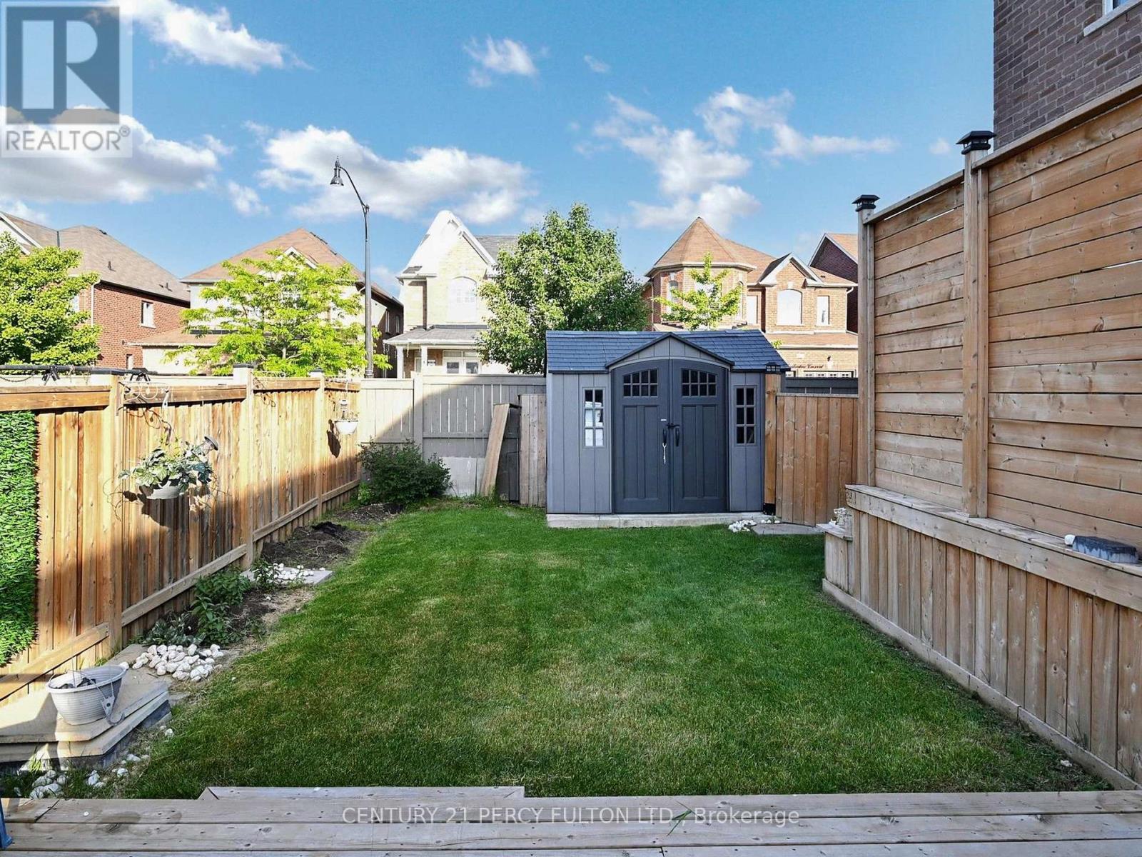 Photo 34 of 96 Humberstone Crescent, Brampton ON