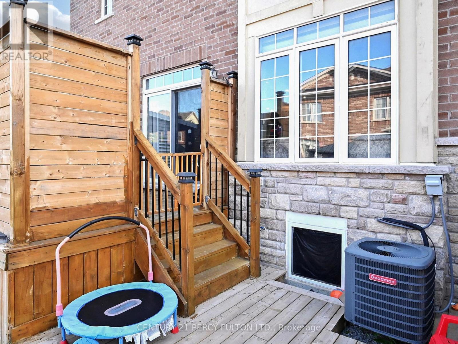 Photo 30 of 96 Humberstone Crescent, Brampton ON