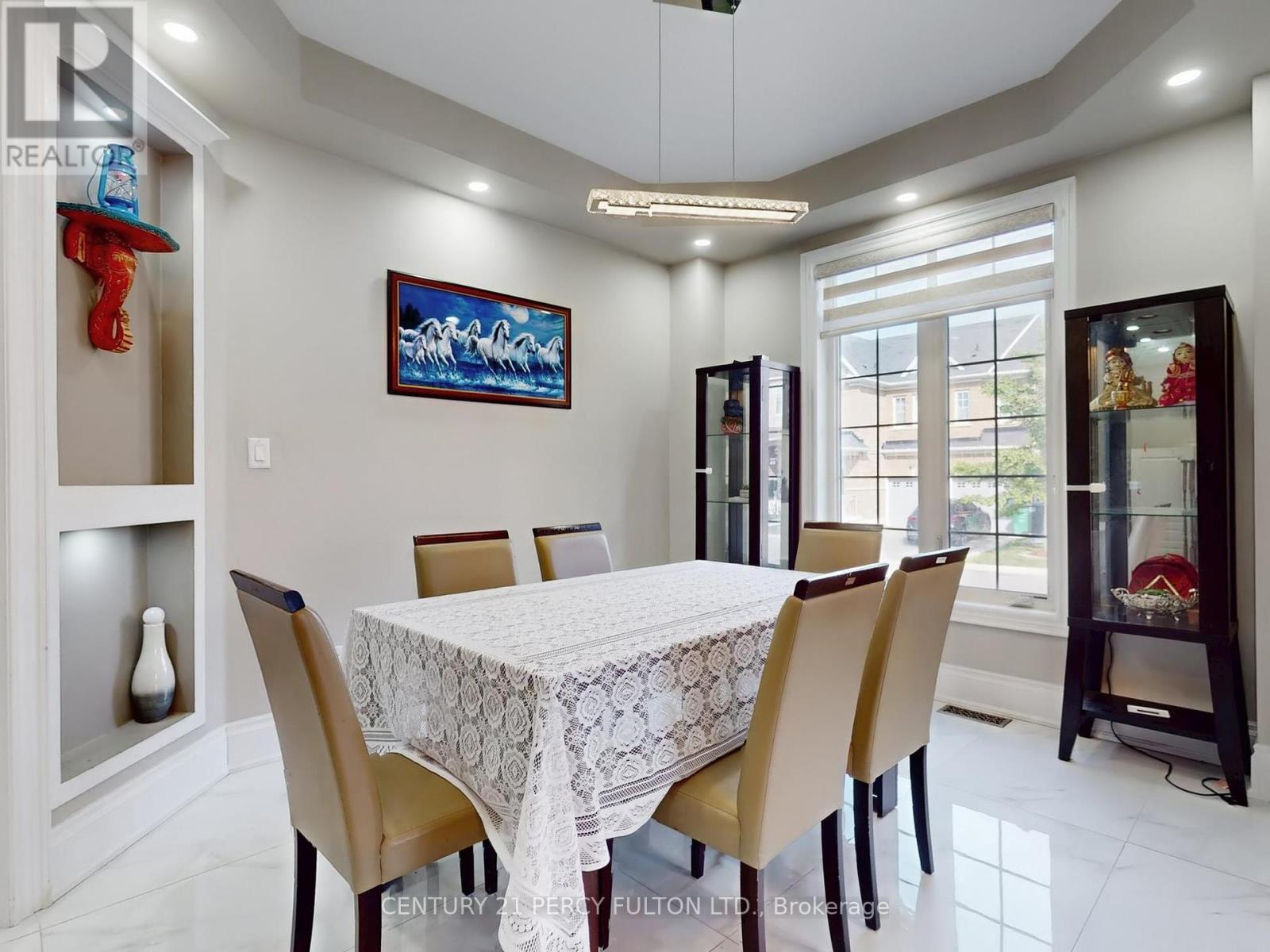 Photo 21 of 96 Humberstone Crescent, Brampton ON