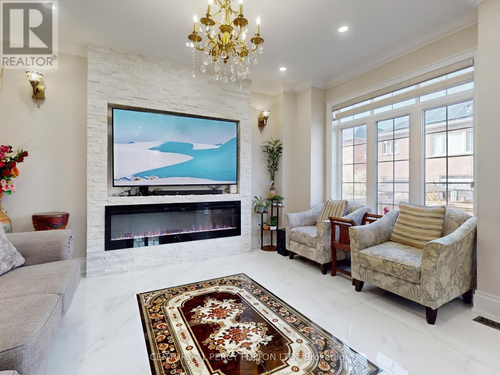 Photo 24 of 96 Humberstone Crescent, Brampton ON