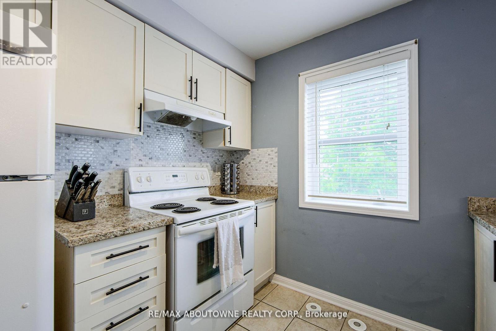 Photo 25 of 911 Deverell Place, Milton ON
