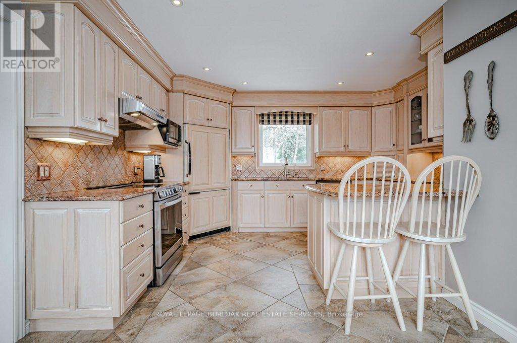 Photo 9 of 1778 Old Waterdown Road, Burlington ON