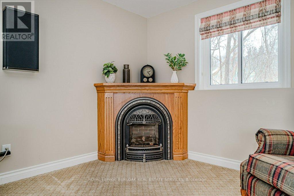 Photo 4 of 1778 Old Waterdown Road, Burlington ON