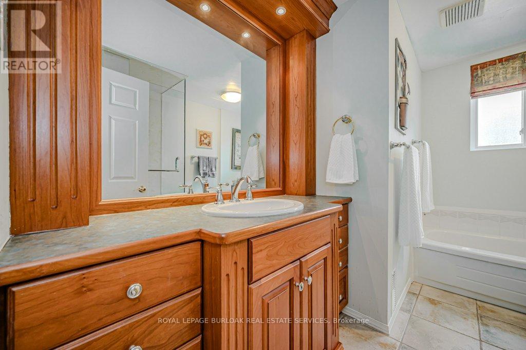 Photo 3 of 1778 Old Waterdown Road, Burlington ON
