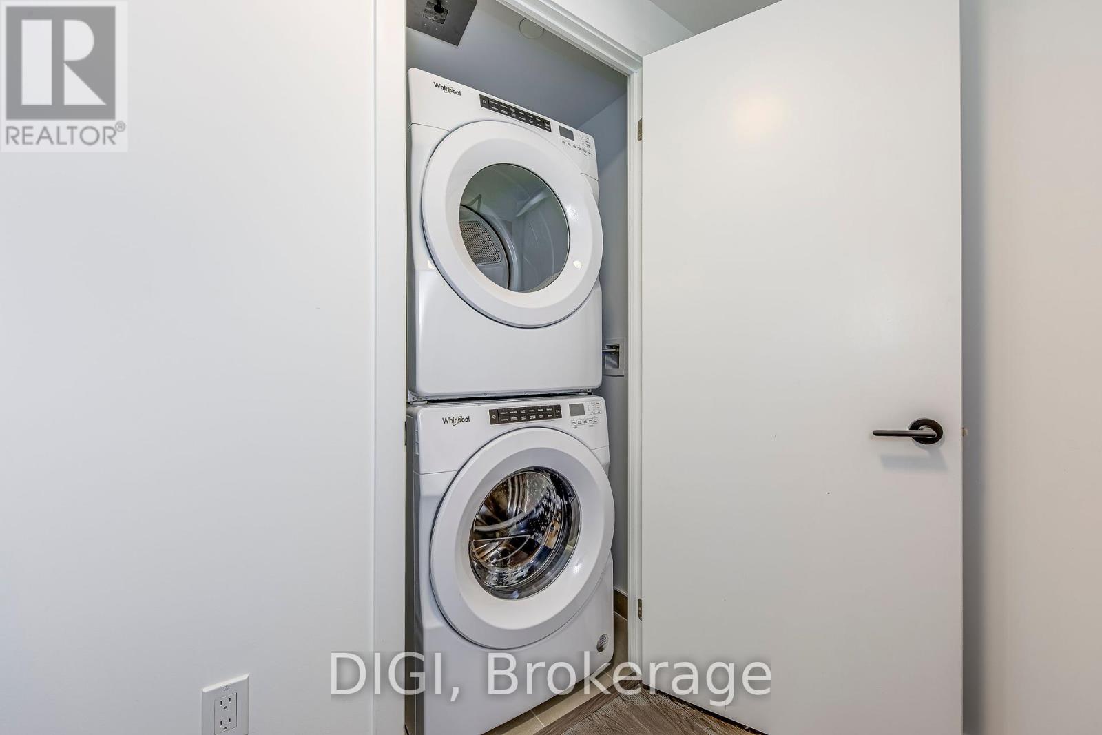 Photo 4 of 3010 185 Enfield Place, Mississauga ON