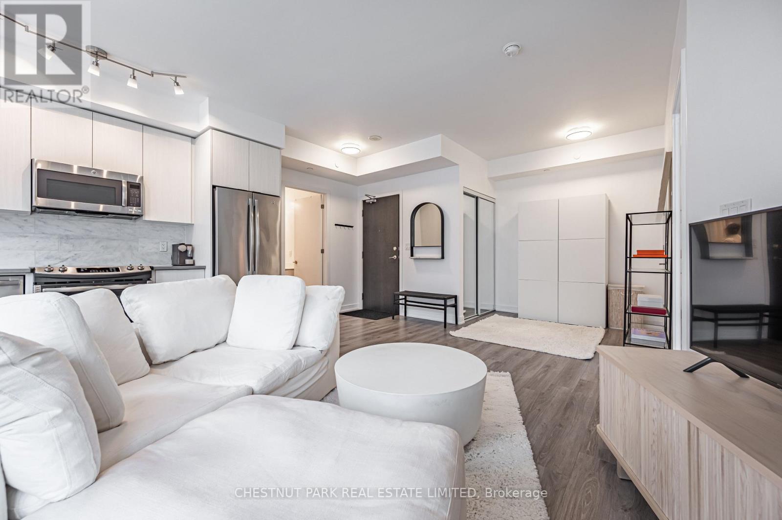 Photo 10 of 515 50 Bruyeres Mews, Toronto ON