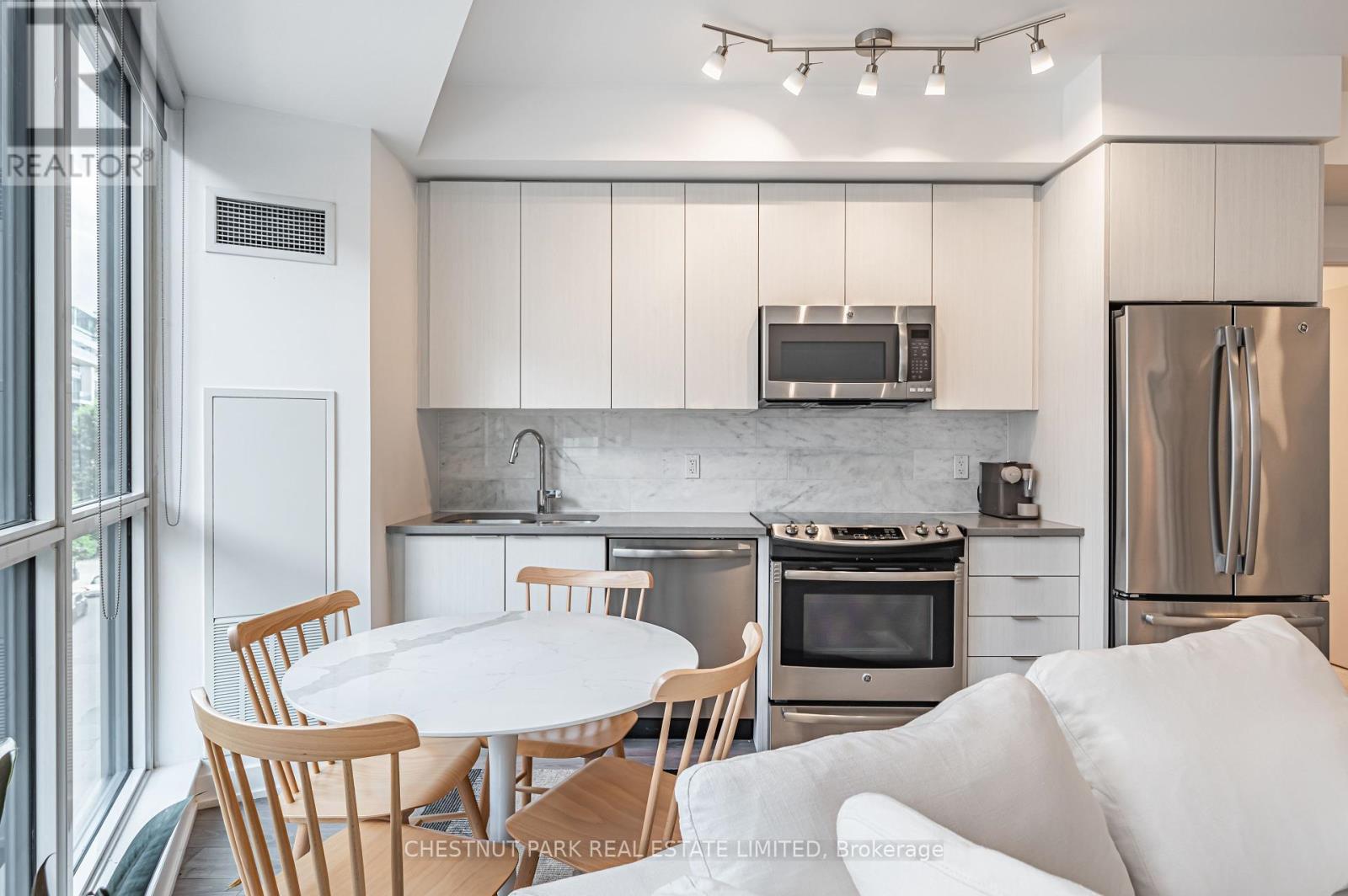Photo 11 of 515 50 Bruyeres Mews, Toronto ON