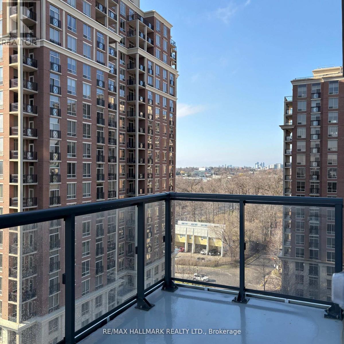 Photo 14 of 1037 20 Inn On The Park Drive, Toronto ON