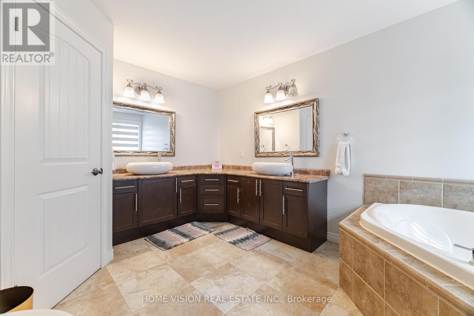 Photo 13 of 595 Firefly Drive S, London North ON
