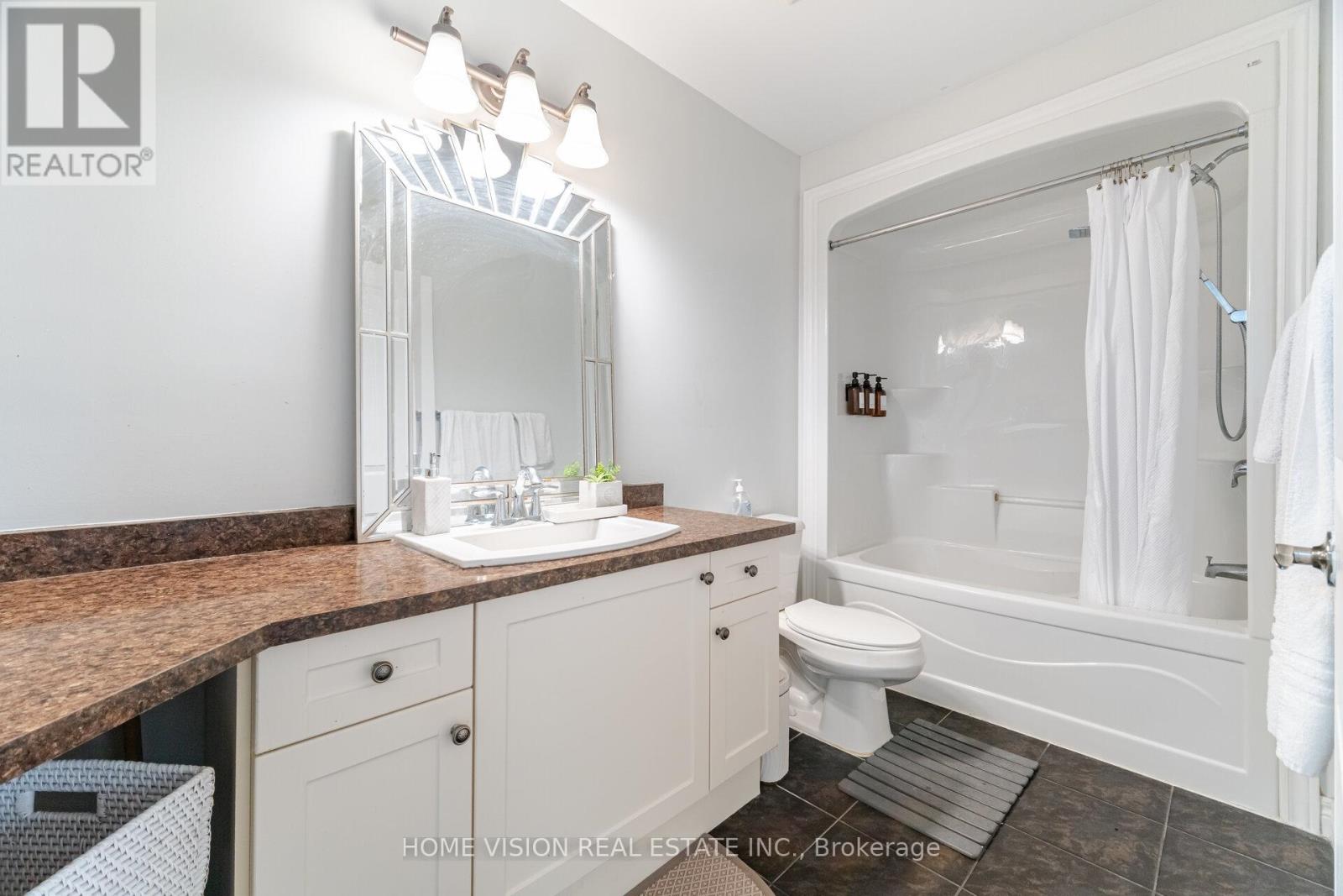Photo 33 of 595 Firefly Drive S, London North ON