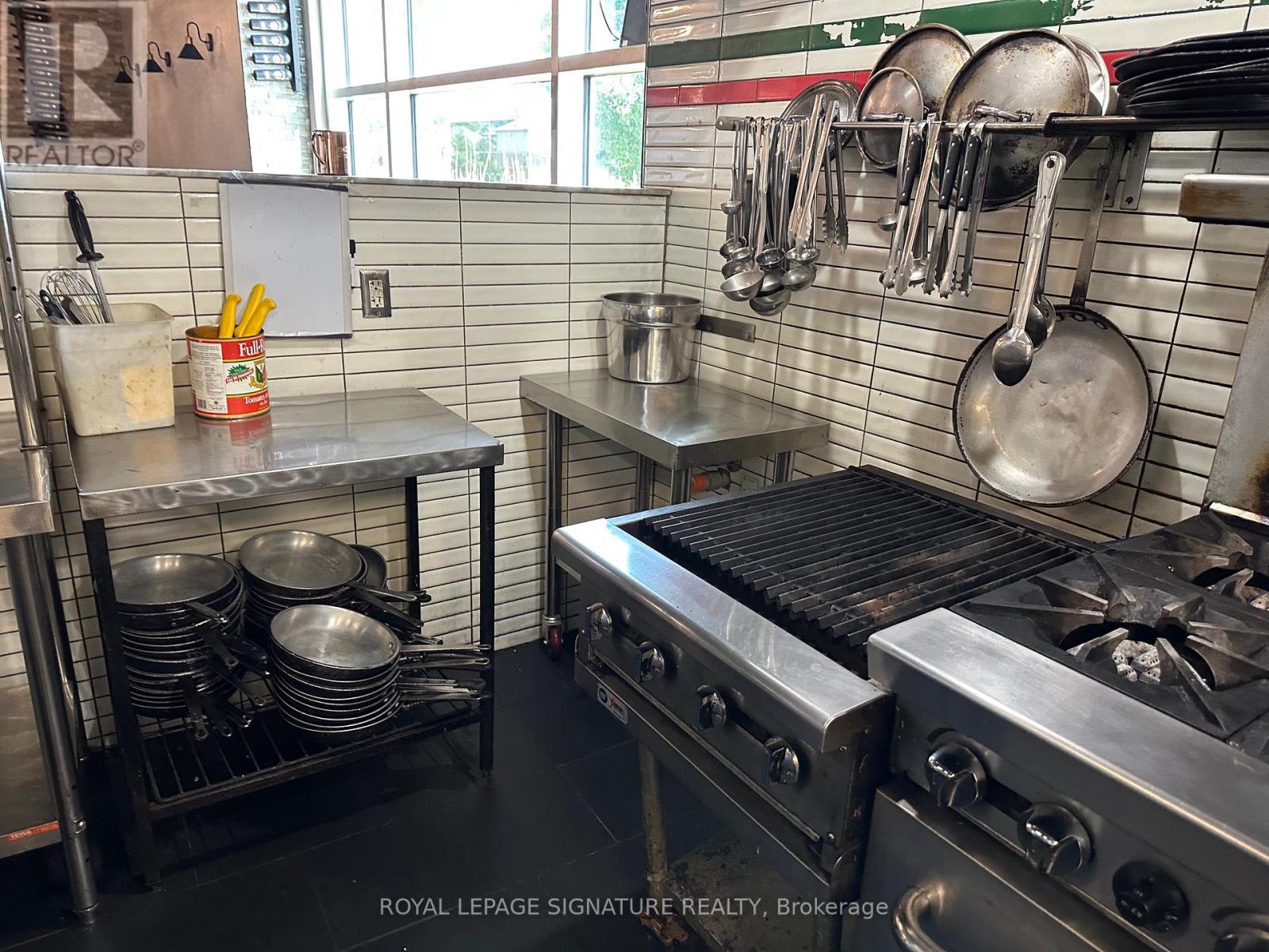 Photo 2 of 1140 Southdale Road W, London North ON