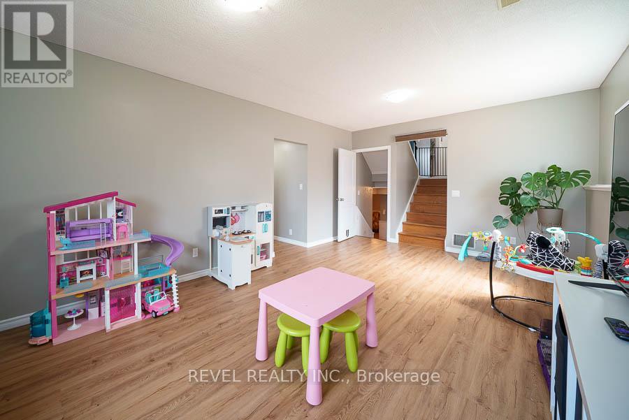 Photo 12 of 432 Manitoba Road, Woodstock ON
