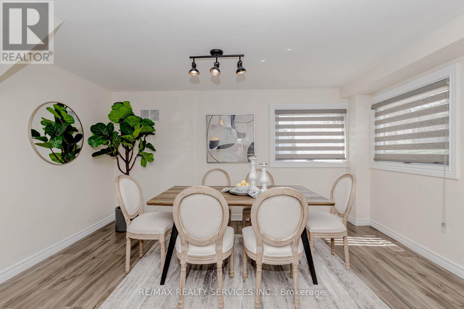 Photo 42 of 51 Simcoe Street N, Brant ON