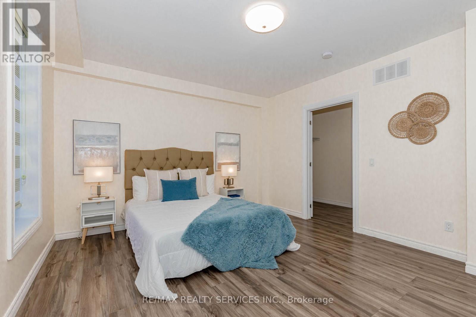Photo 43 of 51 Simcoe Street N, Brant ON