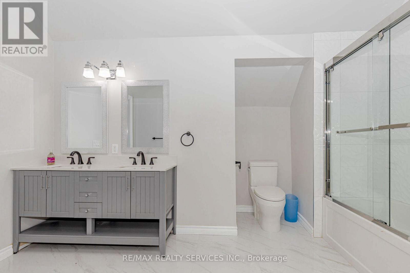 Photo 30 of 51 Simcoe Street N, Brant ON