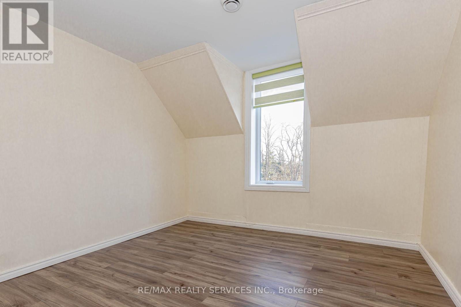Photo 40 of 51 Simcoe Street N, Brant ON