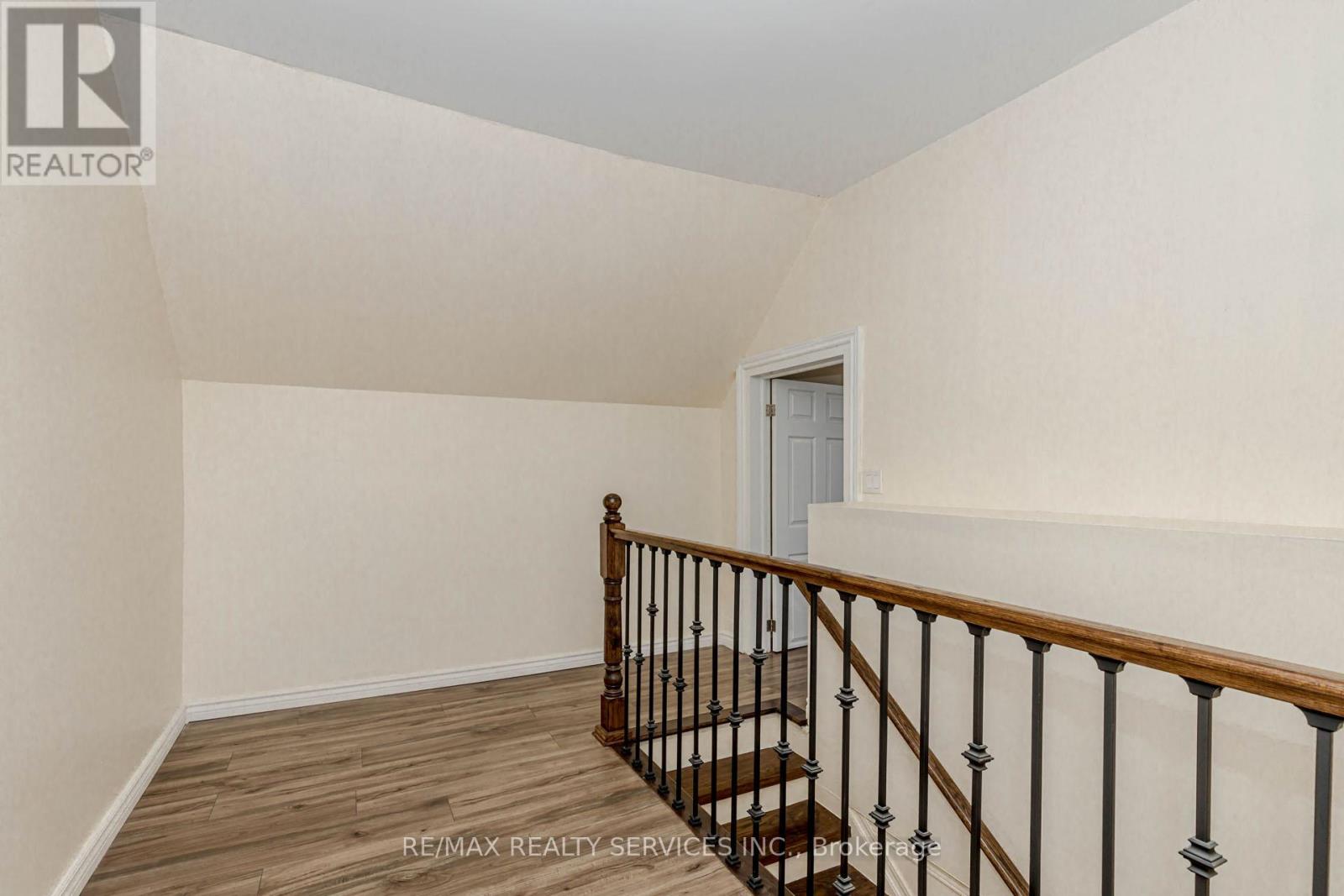 Photo 38 of 51 Simcoe Street N, Brant ON