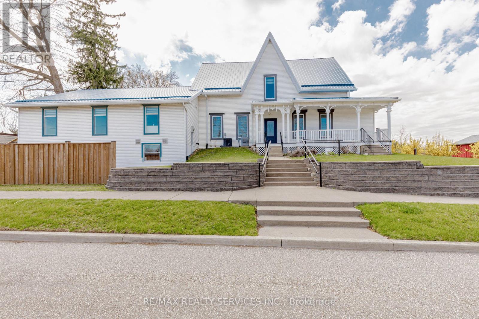 Photo 36 of 51 Simcoe Street N, Brant ON
