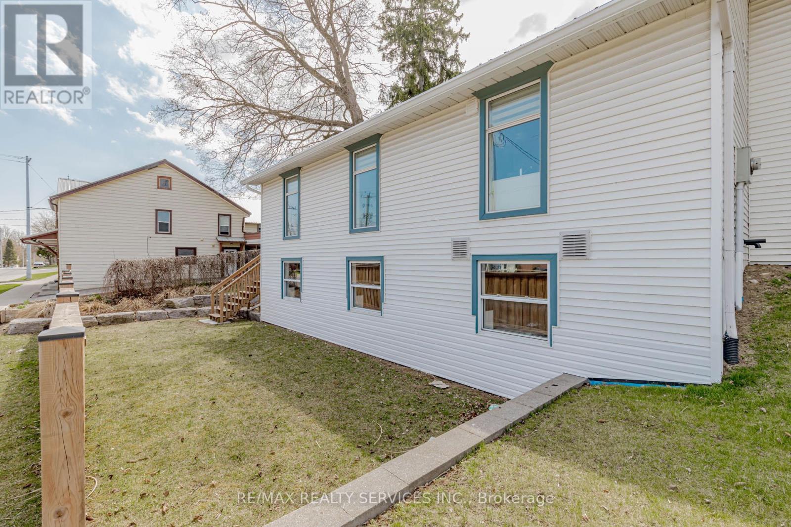 Photo 21 of 51 Simcoe Street N, Brant ON