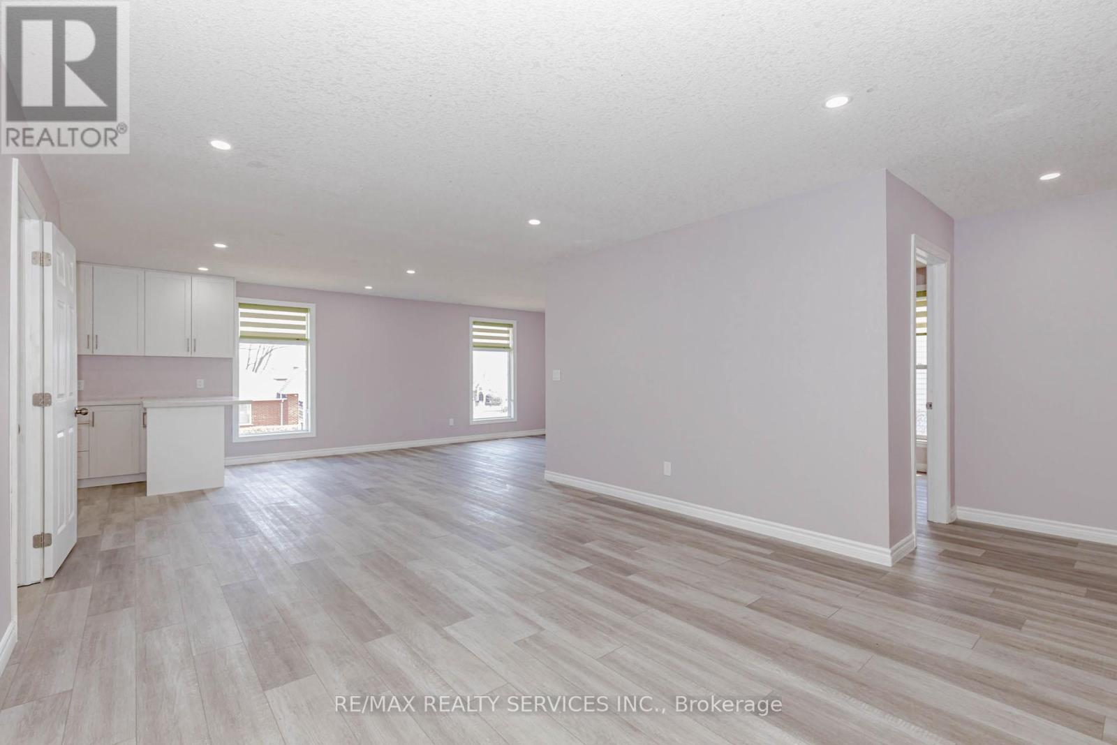 Photo 24 of 51 Simcoe Street N, Brant ON
