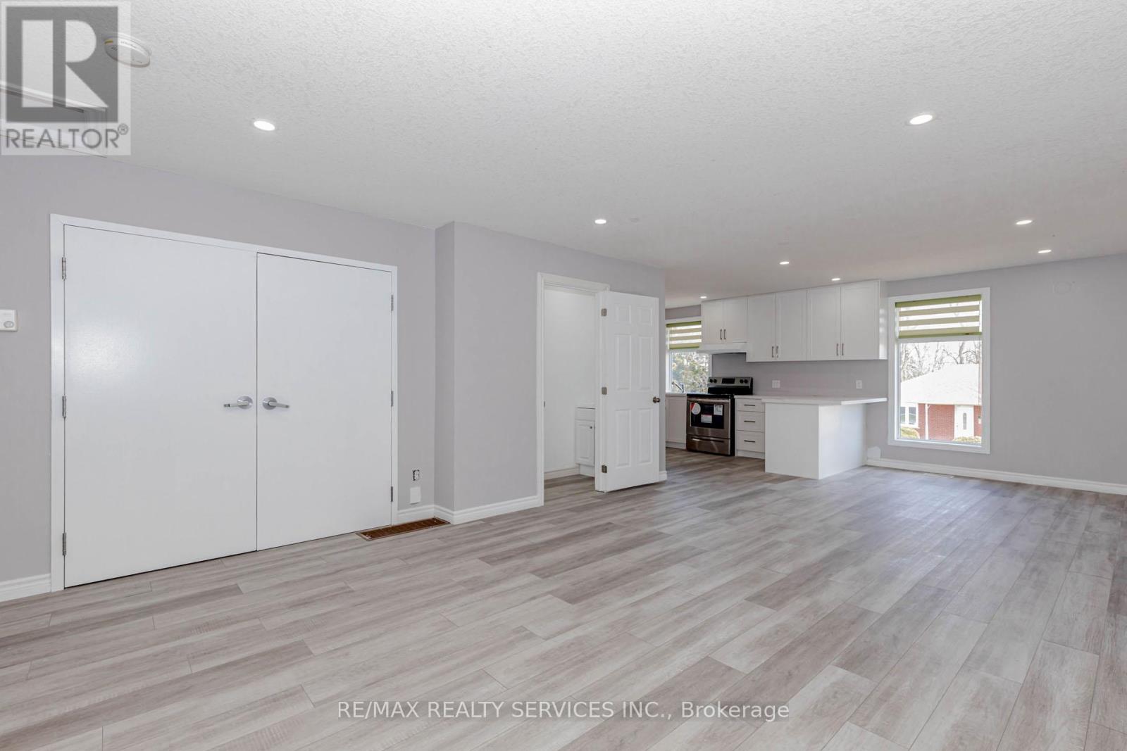 Photo 5 of 51 Simcoe Street N, Brant ON
