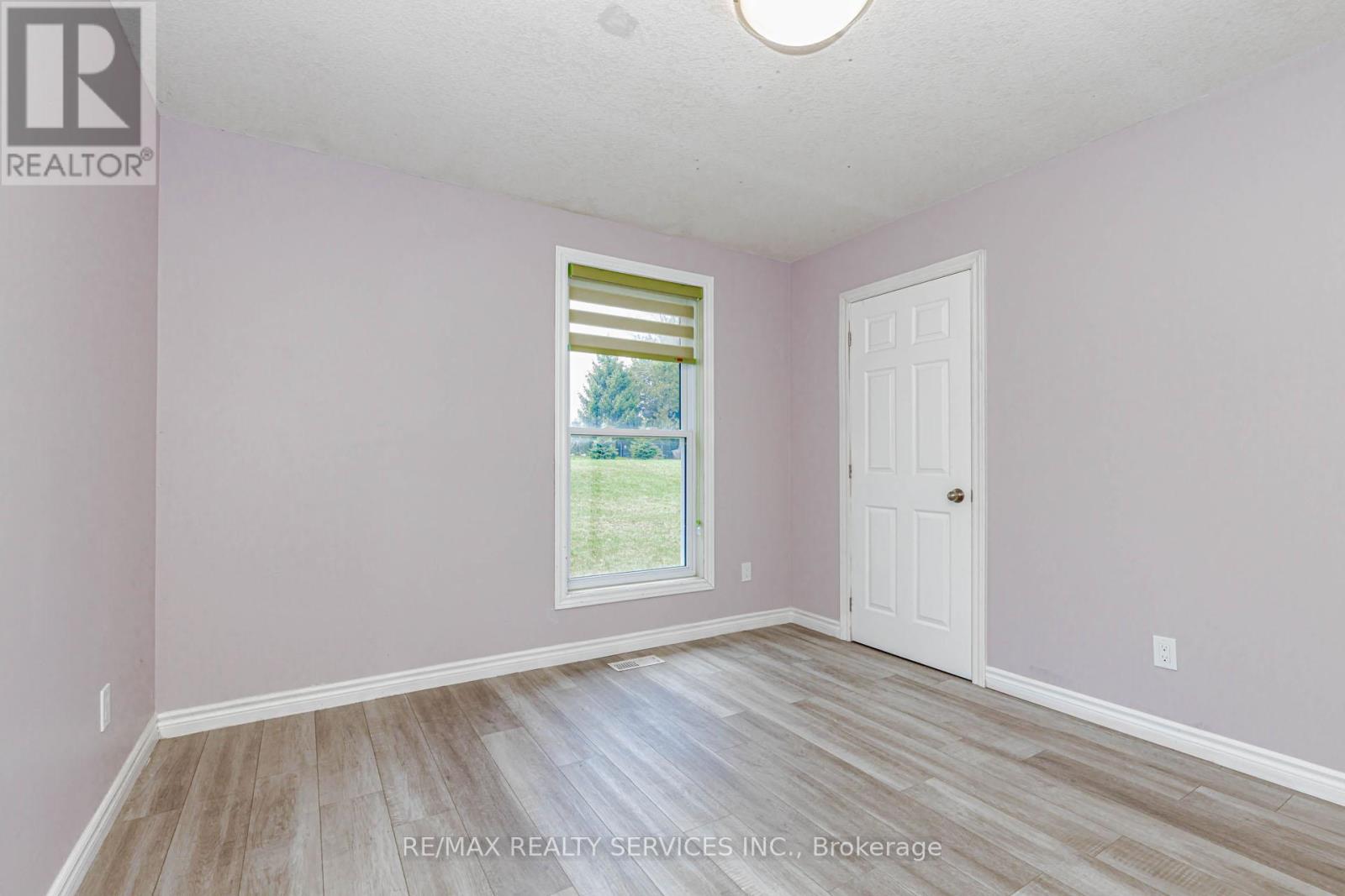 Photo 17 of 51 Simcoe Street N, Brant ON