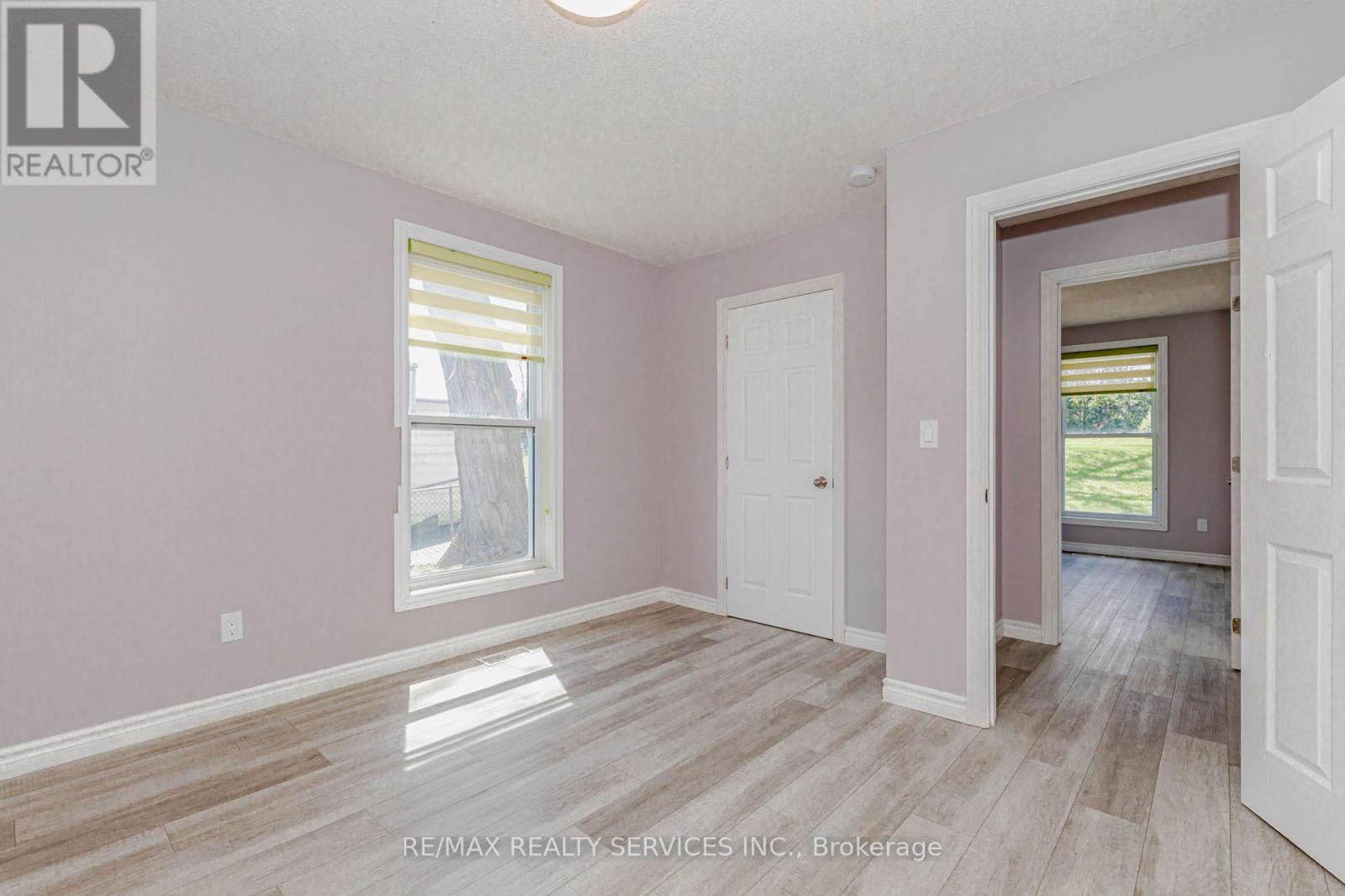 Photo 19 of 51 Simcoe Street N, Brant ON