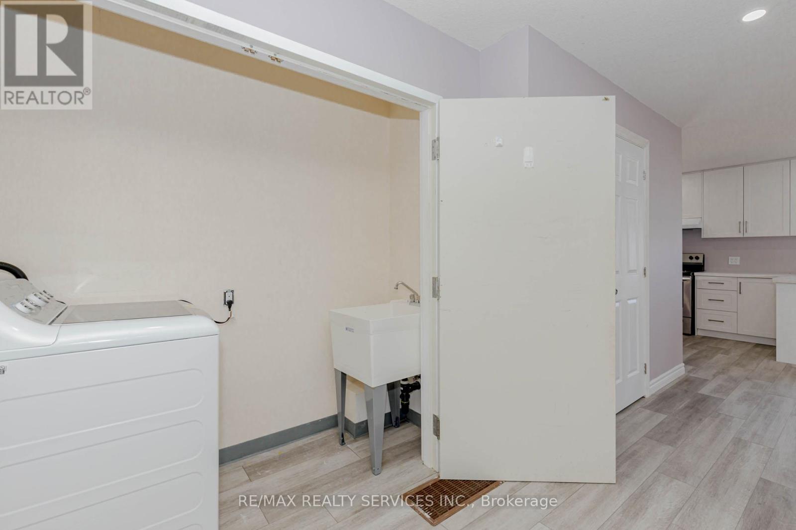 Photo 47 of 51 Simcoe Street N, Brant ON