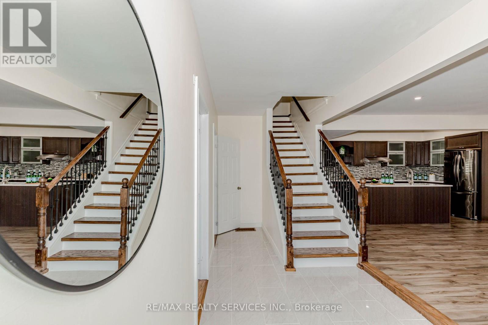 Photo 32 of 51 Simcoe Street N, Brant ON