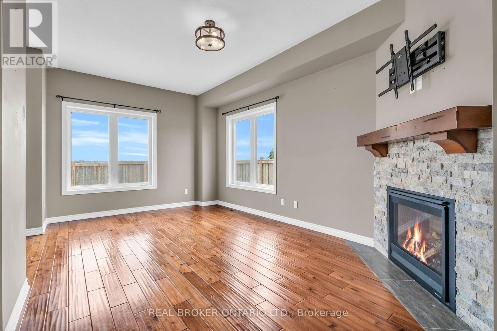 Photo 35 of 107 Courtney Street, Centre Wellington ON