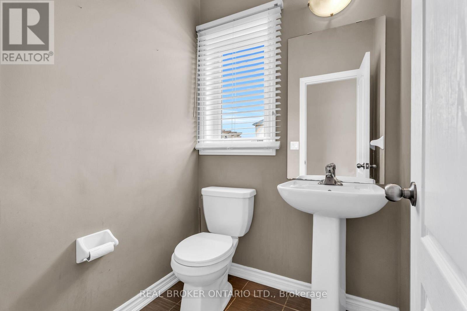Photo 31 of 107 Courtney Street, Centre Wellington ON