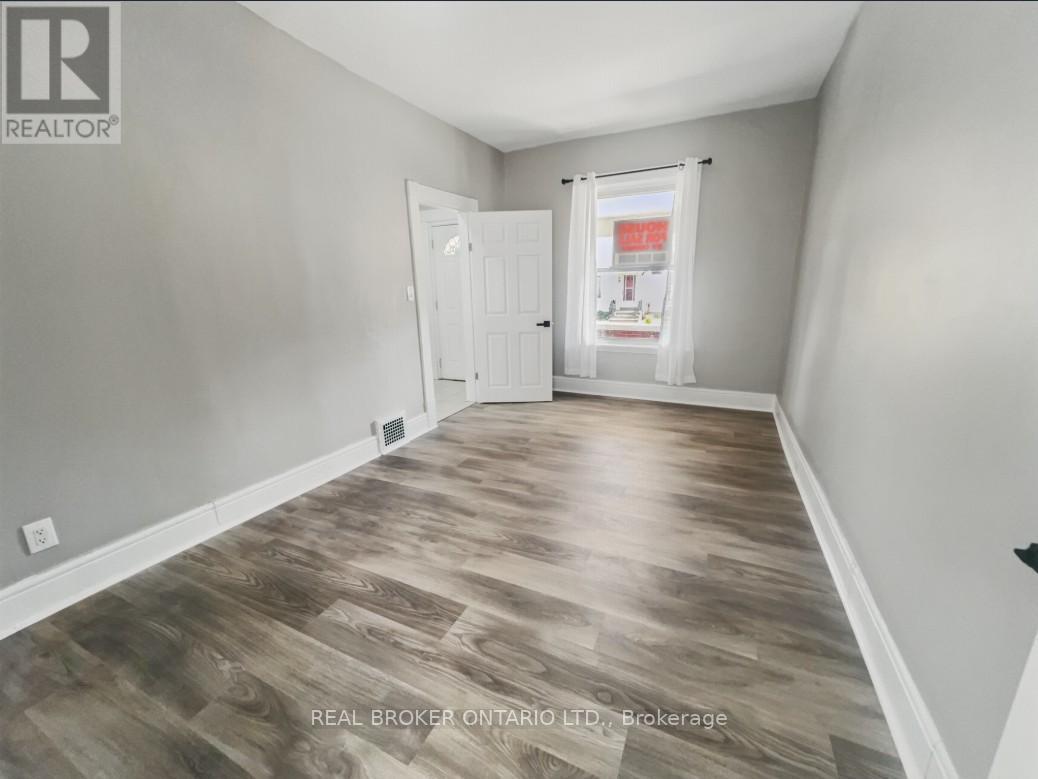 Photo 6 of 13 Salisbury Avenue, Brantford ON