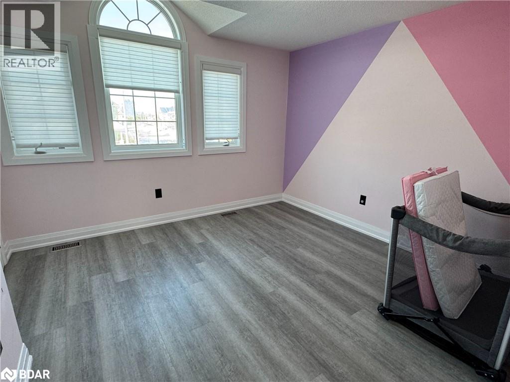 Photo 17 of 49 Catherine Drive, Barrie ON