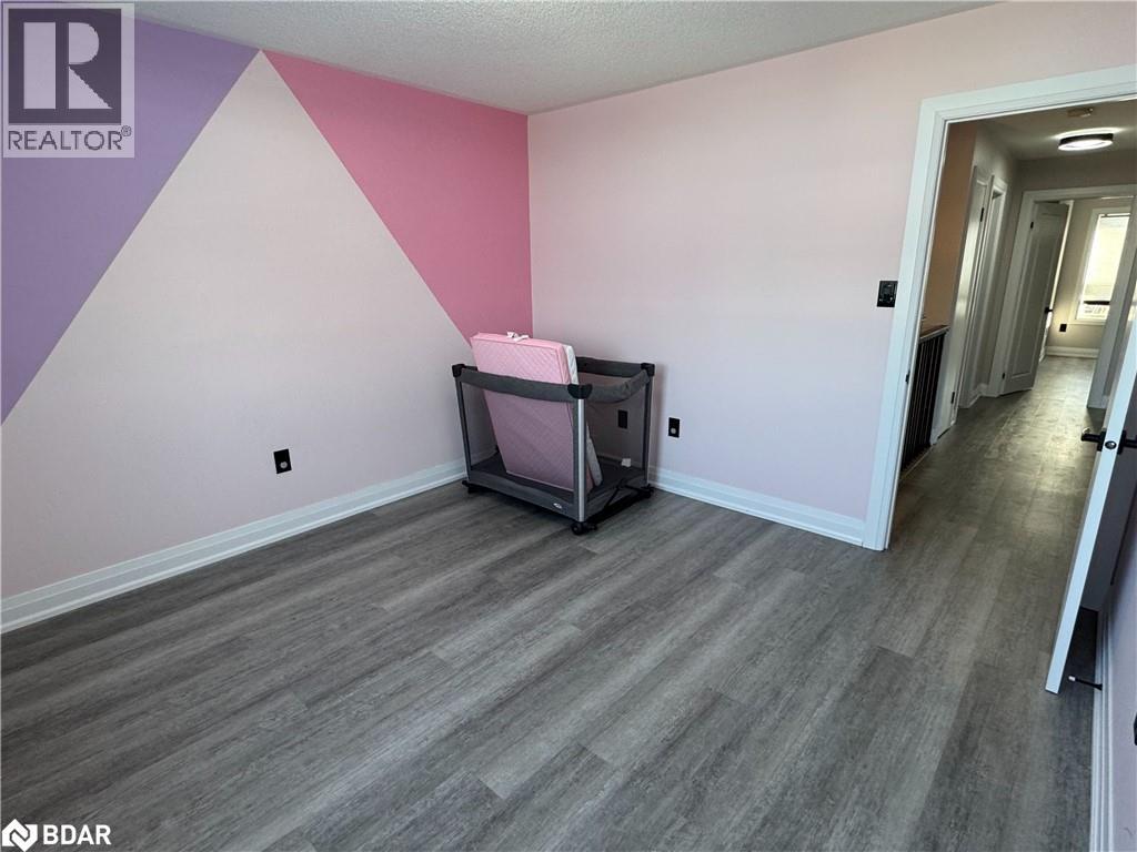 Photo 18 of 49 Catherine Drive, Barrie ON