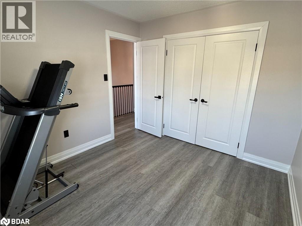 Photo 20 of 49 Catherine Drive, Barrie ON
