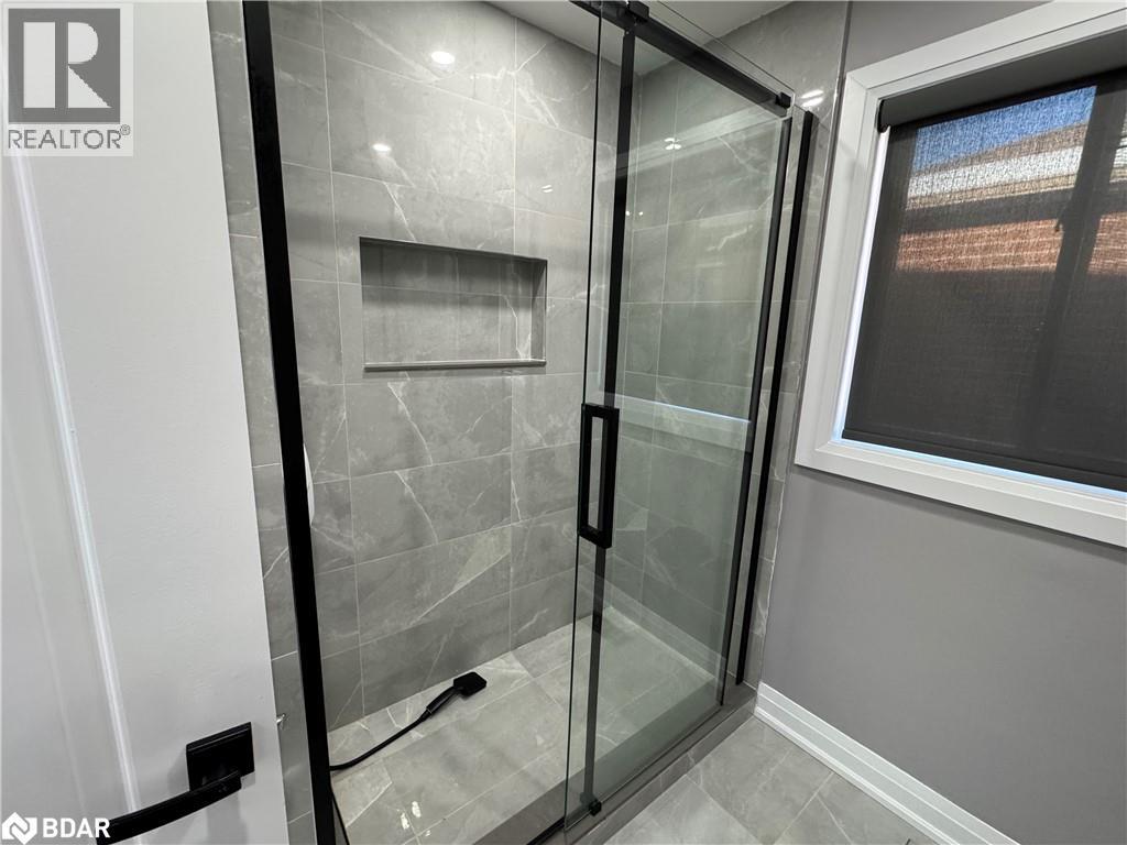 Photo 21 of 49 Catherine Drive, Barrie ON