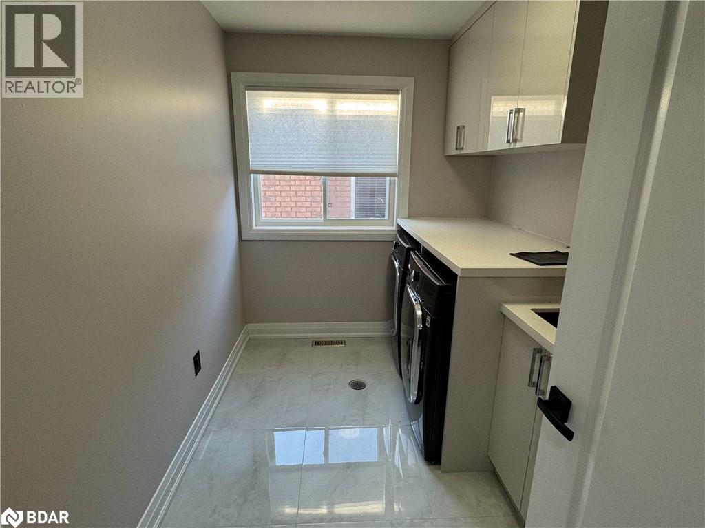 Photo 23 of 49 Catherine Drive, Barrie ON